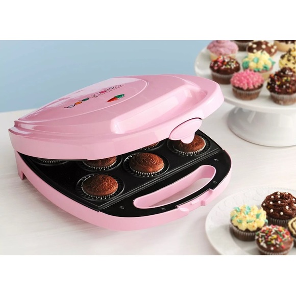babycakes Other - Babycakes Cupcake Maker - 8 Cupcakes